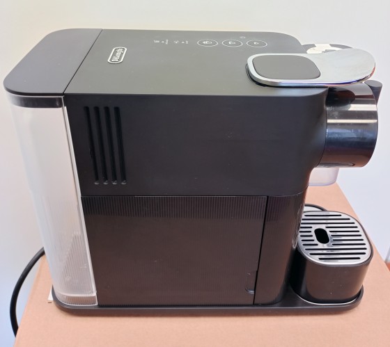 Капсульная кофеварка Nespresso Lattissima One EN510.B Б/у